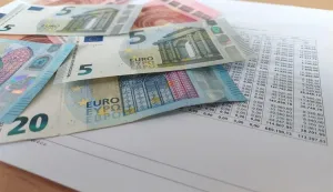 Ilustracija euri, novac, prijevara