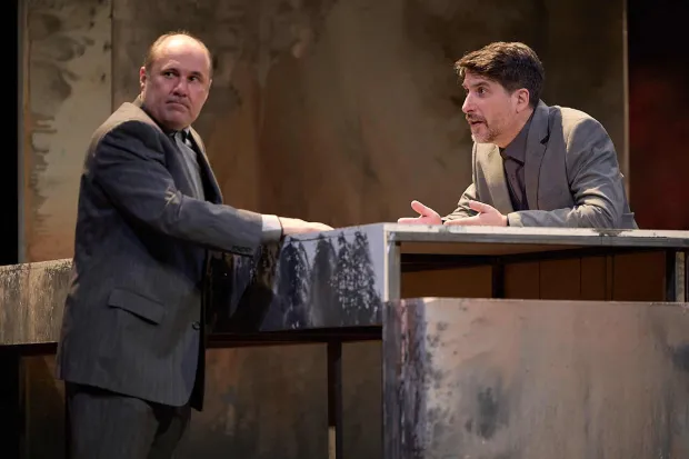 U prepunom HNK-u Osijek održana je dugoi&scaron;čekivana premijera predstave "Kolumne zaboravljene djece" Mate Mati&scaron;ića