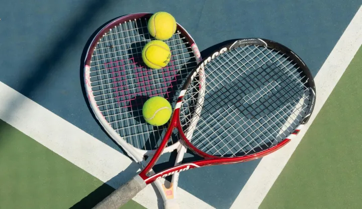 tenis, teniski reket, teniske loptice