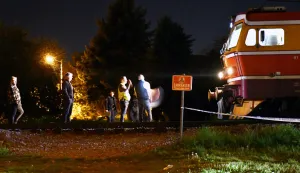 17.04.2026., Slavonski Brod - Sinoc oko 21,50 sati Operativno-komunikacijski centar Policijske uprave brodsko-posavske zaprimio je dojavu da je u Slavonskom Brodu, u blizini Ulice Dragutina Rackog na pruznom prijelazu, putnicki vlak naletio na dvije zenske osobe koje su smrtno stradale. U tijeku je ocevid koji ce se utvrditi cinjenice i okolnosti o navedenom dogadjaju - kratkim priopcenjem izvijestila je policija. Photo: Ivica Galovic/PIXSELL