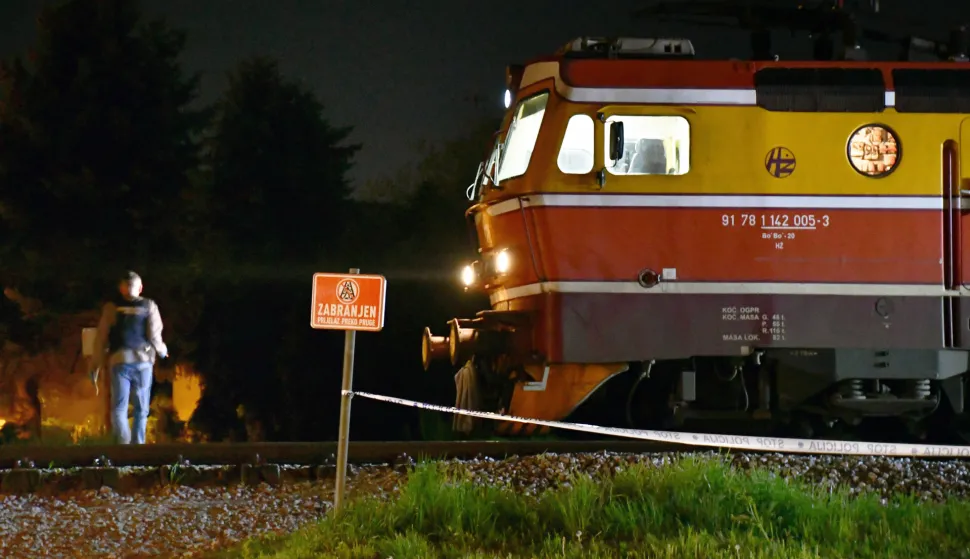 17.04.2026., Slavonski Brod - Sinoc oko 21,50 sati Operativno-komunikacijski centar Policijske uprave brodsko-posavske zaprimio je dojavu da je u Slavonskom Brodu, u blizini Ulice Dragutina Rackog na pruznom prijelazu, putnicki vlak naletio na dvije zenske osobe koje su smrtno stradale. U tijeku je ocevid koji ce se utvrditi cinjenice i okolnosti o navedenom dogadjaju - kratkim priopcenjem izvijestila je policija. Photo: Ivica Galovic/PIXSELL