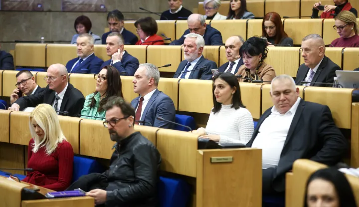 16.01.2025., Sarajevo, Bosna i Hercegovina - Izvanredna sjednica Doma naroda Parlamenta Federacije Bosne i Hercegovine, a razlog za sazivanje je rasprava o Prijedlogu zakona o Juznoj interkonekciji. Photo: Armin Durgut/PIXSELL