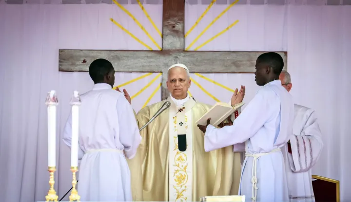 Pope Leo XIV (C) leads the Holy Mass at the Saurimo esplanade in Saurimo on the eighth day of an 11-day apostolic journey to Africa, on April 20, 2026. (Photo by Alberto PIZZOLI/AFP)