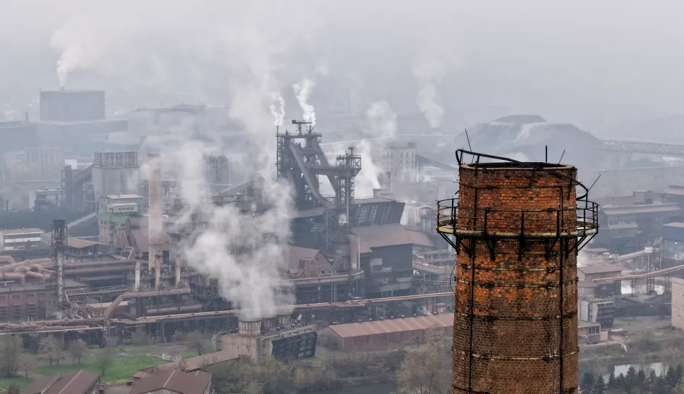 19.11.2024., Zenica, Bosna i Hercegovina - Pogled iz zraka na postrojenja Zeljezare Zenica i ArcelorMittal. Zenica je jedan od najzagadjenijih gradova svijeta. Photo: Armin Durgut/PIXSELL