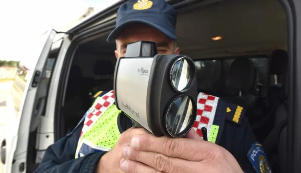 10.01.2016., Vodice - Zbog ucestalih prometnih nesreca policija sve vise kontrolira brzinu vozila na sibenskom podrucju. Photo: Hrvoje Jelavic/PIXSELL------3 st colorcrna kronika