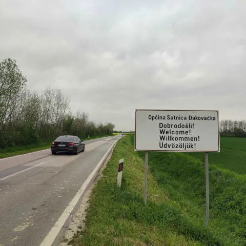 Nezapamćena tragedija uoči Velikog četvtka u crno je zavila na&scaron;ićki kraj, točnije Đurđenovac; nakon &scaron;to je Policijska uprava osječko-baranjska u četvrtak ujutro izvijestila o stravičnoj prometnoj nesreći na državnoj cesti DC 515, Đakovo - Na&scaron;ice, između Satnice Đakovačke i Potnjana