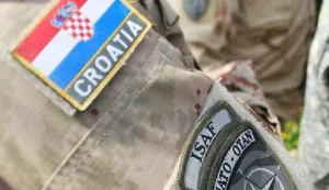 14.04.2009., Zagreb - Ispracaj hrvatskih i americkoh vojnika u zracnoj luci Zagreb u mirovnu misiju ISAF koja se odvija u Afganistanu. Ovo je prvi odlazak kontigenta hrvatske vojske umirovnu misiju od kako je Hrvatska postala punopravna clanica NATO saveza i prvi puta ce u misiji kontigentom zapovjedati hrvastski casnik, bojnik Ivan Galovic.Photo: Zeljko Lukunic/24sata------kolor 1x nvoosti