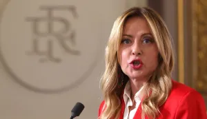 Italian Prime Minister Giorgia Meloni speaks during a joint press conference following an international summit on efforts to reopen the Strait of Hormuz at the Elysee Presidential Palace in Paris on April 17, 2026. French President Emmanuel Macron and UK Prime Minister Keir Starmer chair a meeting of allies to consider sending a multinational force to ensure security and free-flowing trade in the Strait of Hormuz once the current conflict between Iran and the US and Israel ends. Iran imposed the blockade on the critical shipping bottleneck as soon as the US and Israel launched the war against the Islamic republic on February 28, leading to a surge in global energy prices. Even with a shaky ceasefire in place, the US is now imposing its own blockade on Iranian ports. (Photo by Tom Nicholson/POOL/AFP)
