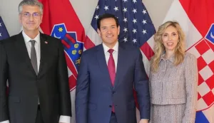 Zagreb, 22.04.2026 - (Arhivska fotografija) Ameri?ka veleposlanica u Hrvatskoj Nicole McGraw (D) najavljuje "zlatno doba" u odnosima dviju zemalja s investicijama u energetiku i golemim ulaganjima u tehnologiju koje bi trebale osna?iti polo?aj Hrvatske kao energetskog ?vori?ta i u?initi je regionalnim tehnolo?kim liderom. foto HINA/ Veleposlanstvo Sjedinjenih Ameri?kih Dr?ava u RH/ ik