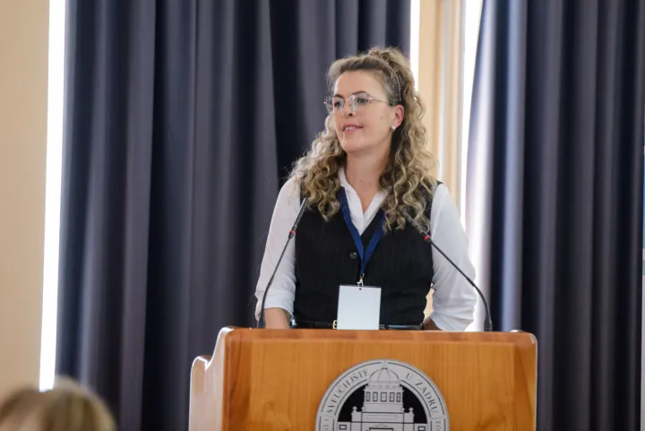 Na velikoj međunarodnoj konferenciji koja se u utorak, 21. travnja, u organizaciji Agencije za ruralni razvoj Zadarske županije (AGRRA) održala na Sveučili&scaron;tu u Zadru, predstavljen je vi&scaron;e od dva milijuna eura vrijedan projekt Green Economy and CO2 (GECO 2.2). 