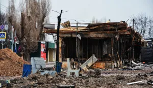 Chark&oacute;w, Ukraina, 18.04.2022. Zniszczenia po rosyjskim ostrzale w Charkowie, 18 bm. Trwa inwazja Rosji na Ukrainę. (awol) PAP/Elena Dolzhenko Photo: Elena Dolzhenko/PAP