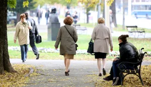 snimio Davor KIBEL,Osijek, 12.11.2012. Korzo, slobodnjak, toplo vrijeme, ljudi s leđa