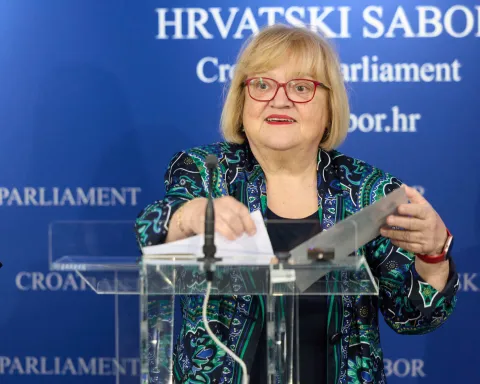 Zagreb, 23.04.2026. - Saborska zastupnica Anka Mrak-Tarita&scaron; i potpredsjednica GLAS-a Marta Ana Cesar održale su konferenciju za medije na temu "Interpelacija o reproduktivnim pravima žena".Na fotografiji Anka Mrak-Tarita&scaron;.foto HINA/ Edvard &Scaron;U&Scaron;AK