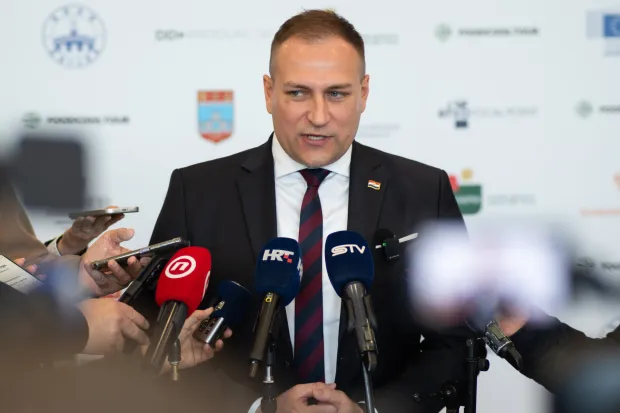 Osijek, 23. 4. 2026., Foodcooltour konferencija o hraniDavid Vlajčić; Foodcooltour; HAPIH; hrana; konferencija; paneli; govornici; panelisti; posjetitelji; sudionici