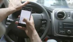 Zagreb, 6.7.2016 - Ilustracija - telefoniranje u vonji, mobitel. Foto Hina/ Dario GRZELJ/ dag