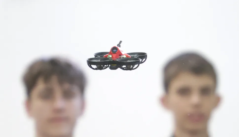 Osijek, 23. 04. 2026., O&Scaron; Retfala, prva hrvatska &Scaron;kolska dron liga, dron, vježbanje, simulator, let,SNIMIO BRUNO JOBST