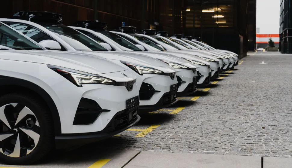 Zagreb, 08.04.2026. - Tvrtka Verne iz sastava Rimac grupe u Zagrebu je pokrenula prvu komercijalnu robotaksi uslugu u Europi, a usluga je za početak dostupna u &scaron;irem centru i zračnoj luci, no iako vozila prometuju autonomno u njima će biti sigurnosni operateri, priopćio je Verne u srijedu. foto HINA/ 404.agency/ tm