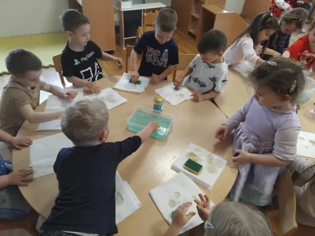 ĐURĐENOVACU svrhu praktične edukacije o ekologiji i za&scaron;titi okoli&scaron;a polaznici mlađe skupine Leptirići Dječjeg vrtića Jaglac Đurđenovac obilježili su Dan planeta Zemlje či&scaron;ćenjem parka u sredi&scaron;tu ĐurđenovcaTRAVANJ 2026.