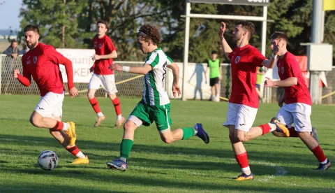 Kneževi Vinogradi, 18. 04. 2026, Igrali&scaron;te kraj bazena u Kneževim Vinogradima, nogomet, Borac - Vardarac, Treća NL Istok.snimio GOJKO MITIĆ