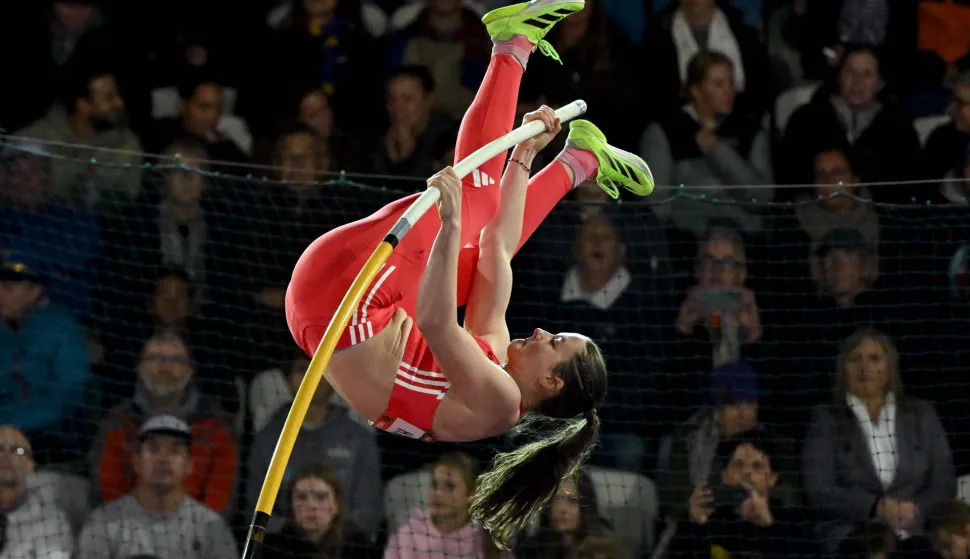 Hana Moll of the US competes in the women's pole vault event during the Maurie Plant Athletics Meet at the Lakeside Stadium in Melbourne on March 28, 2026. (Photo by William WEST/AFP)/--IMAGE RESTRICTED TO EDITORIAL USE - STRICTLY NO COMMERCIAL USE--