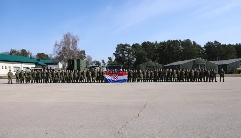 Zagreb, 30.03.2026 - Ministar obrane Ivan Anu?i? posjetio je u ponedjeljak pripadnike 6. hrvatskog kontingenta u NATO-ovoj aktivnosti prednjih kopnenih snaga u Litvi, gdje ?e hrvatski vojnici i vojnikinje ondje ostati najmanje do kraja godine, a odluka o eventualnom produ?enju "bit ?e donijeta na vrijeme", priop?io je MORH. foto HINA/ MORH/ J.?ERI/ ik