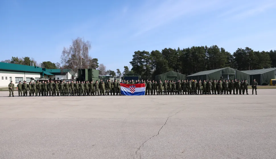 Zagreb, 30.03.2026 - Ministar obrane Ivan Anu?i? posjetio je u ponedjeljak pripadnike 6. hrvatskog kontingenta u NATO-ovoj aktivnosti prednjih kopnenih snaga u Litvi, gdje ?e hrvatski vojnici i vojnikinje ondje ostati najmanje do kraja godine, a odluka o eventualnom produ?enju "bit ?e donijeta na vrijeme", priop?io je MORH. foto HINA/ MORH/ J.?ERI/ ik