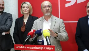 Osijek, 25. 04. 2026., Ulica J. J. Strossmayera, SDP, konferencija za medije, press, Goran Ku&scaron;acSNIMIO BRUNO JOBST