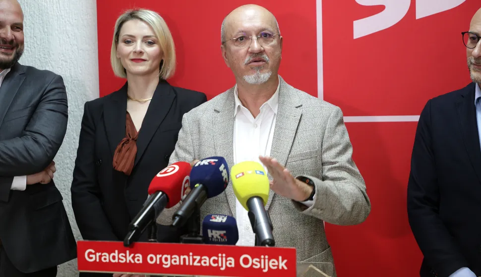 Osijek, 25. 04. 2026., Ulica J. J. Strossmayera, SDP, konferencija za medije, press, Goran Ku&scaron;acSNIMIO BRUNO JOBST