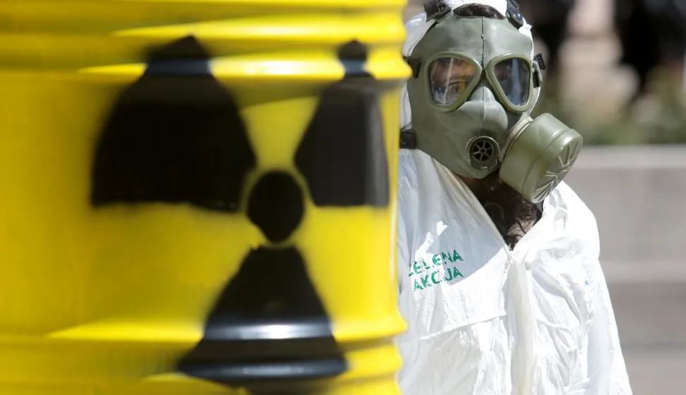 26.04.2016., Zagreb - Aktivisti Zelene akcije izveli su preformans povodom trideste oljetnice kratastrofe u Cernobilu.Photo: Patrik Macek/PIXSELL