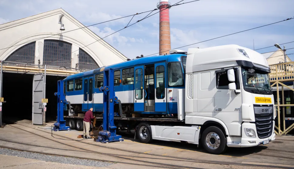 Osijek, 27. 4. 2026., Primopredaja tramvaja koje Grad Osijek daruje Gradu Žitomiru u UkrajiniIvan Radić; Remiza; tramvaji; primopredaja; dar; Osijek; Žitomir: Ukrajina 