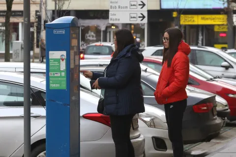 Osijek, 11. 01. 2023, Ulica Hrvatske Republike. Elektromodul, naplata parkiranja, parkirni automati. Slobodnjak, ilustracija.snimio GOJKO MITIĆ