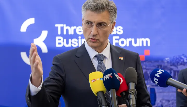 Dubrovnik, 29.04.2026 - Predsjednik Vlade Andrej Plenković dao je izjavu za medije nakon Panela Lidera na Poslovnom forumu Inicijative triju mora u Dubrovniku. Na slici Andrej Plenković.foto HINA/ Damir SENČAR/ ds