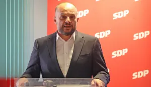 Zadar, 29.04.2026. - Predsjednik SDP-a Sini&scaron;a Hajda&scaron; Dončić prisustvovao je Konvenciji SDP-a Zadarske županije koja se održala u press centru dvorane "Kre&scaron;imir Ćosić" na Vi&scaron;njiku.Na fotografiji: Sini&scaron;a Hajda&scaron; Dončić, Foto HINA/Zvonko KUCELIN