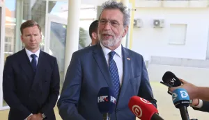 Zadar, 30.04.2026. - Ministar znanosti, obrazovanja i mladih Radovan Fuchs, koji je u radnoj posjeti Zadarskoj županiji, u pratnji župana Josipa Bilavera obi&scaron;ao je novu zgradu Medicinske &scaron;kole Ante Kuzmanića.Na fotografiji: Radovan Fuchs, Foto: HINAZvonko KUCELIN