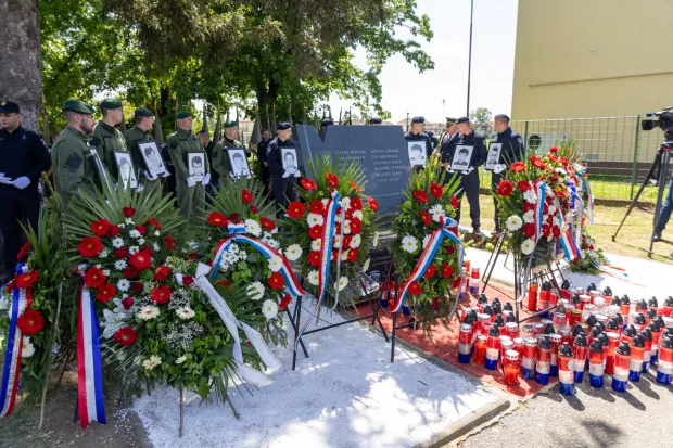 02.05.2024., Borovo - Predsjednik Hrvatskoga sabora Gordan Jandrokovic, potpredsjednik Vlade i ministar unutarnjih poslova Davor Bozinovic i potpredsjednik Vlade i ministar obrane Ivan Anusic sudjelovali su na obiljezavanju 33. obljetnice pogibije dvanaest redarstvenika u Borovu Selu, koje su ubili pripadnici srpske paravojske. Svecani program poceo je na ulazu u Borovo kod dvanaest cempresa u 9 sati, odakle je krenuuo mimohod duz Ulice Dvanaest redarstvenika do Spomen-obiljezja poginulim hrvatskim redarstvenicima u Borovu. Kod Spomen-obiljezja poginulim hrvatskim redarstvenicima s pocetkom u 10,05 sati odrzana je se ceremonija polaganja vijenaca i paljenja svijeca. Svecani program komemoracije poceo je u 10,35 sati (kod Spomen obiljezja poginulim hrvatskim redarstvenicima). Photo: Borna Jaksic/PIXSELL
