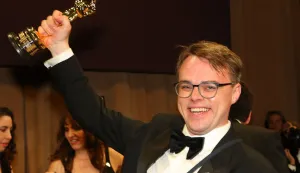 (FILES) Russian teacher Pavel Talankin hoists his Oscar for Best Documentary Feature Film for "Mr. Nobody Against Putin" at the 98th Annual Academy Awards Governors Ball at the Dolby Theatre in Hollywood, California on March 15, 2026. German airline Lufthansa on May 1, 2026 said it had apologised to Russian filmmaker Pavel Talankin for losing his Oscar statuette after US airport security banned him from taking it on a flight from New York. After a frantic search, Lufthansa said it found the missing statuette. (Photo by ANGELA WEISS/AFP)