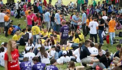 snimio Davor KIBEL,Osijek, 17.05.2013. Lijeva obala, ispraćaji maturanata, mautranti, norijada, alkohol, maloljetnici 