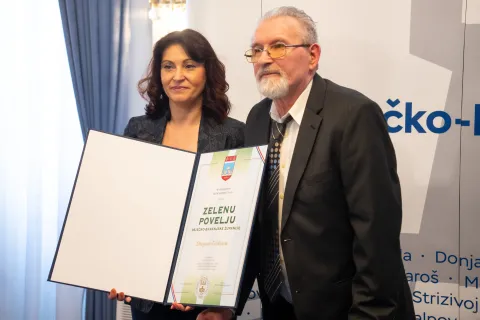 Osijek, 4. 5. 2026., Dodjela Zelenih povelja, ured županiceNata&scaron;a Trami&scaron;ak; Dragan Velikinac; Zelene povelje; županica; županija; priznanje; podjela; dobitnici; očuvanje okoli&scaron;a; ekologija