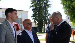 Nova Gradi&scaron;ka, 04.05.2026. - Ministar obrane Ivan Anu&scaron;ić boravio je u Novoj Gradi&scaron;ki gdje je uoči lokalnih izbora 17. svibnja dao podr&scaron;ku HDZ-ovim kandidatima Bernardinu Trnki i Bruni Bu&scaron;iću. foto HINA/ Dubravka KOVAČIĆ/ kd