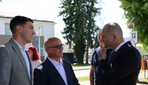 Nova Gradi&scaron;ka, 04.05.2026. - Ministar obrane Ivan Anu&scaron;ić boravio je u Novoj Gradi&scaron;ki gdje je uoči lokalnih izbora 17. svibnja dao podr&scaron;ku HDZ-ovim kandidatima Bernardinu Trnki i Bruni Bu&scaron;iću. foto HINA/ Dubravka KOVAČIĆ/ kd