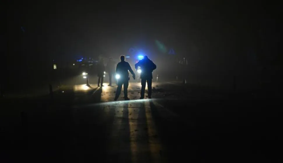 17.11.2017., Krizevci, Sv. Ivan Zabno - U stravicnoj prometnoj nesreci prije ponoci poginuo je mladic koji je upravljao osobnim automobilom, a koji se izravno sudario sa tegljacem na drzavnoj cesti DC-28 u mjestu Sveti Ivan Zabno. Od siline udarca automobil je smrskan do neprepoznatljivosti te je zavrsio u dvorisu u bundevama, a kamion se izokrenuo u suprotni smjer i zavrsio u jarku na suprotnoj strani kolnika. Promet prema Zagrebu i Bjelovaru je tijekom noci preusmjeravan, a policijski ocevid je trajao do iza 04 sata ujutro, pa jos nisu poznati detalji ove tragicne nesrece. Photo: Damir Spehar/PIXSELL