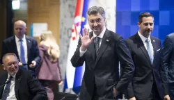 Zagreb, 05.05.2026 - Sjednica Vijeća za upravljanje razvojem turizma, kojom je predsjedao predsjednik Vlade RH Andrej Plenković, a teme je bila cjenovna konkurentnost hrvatskog turizma, marketin&scaron;ke aktivnosti i unaprjeđenje zakonodavstva vezanog uz turistički sektor. Izjave za medije predviđene su nakon zavr&scaron;etka sjednice. Na fotografiji Gordan Grlić Radman, Branko Bačić, Davor Božinović, Andrej Plenković, Tonći Glavina, Tomislav Ćorić, Radovan Fuchs. foto HINA/ Daniel KASAP/ dk
