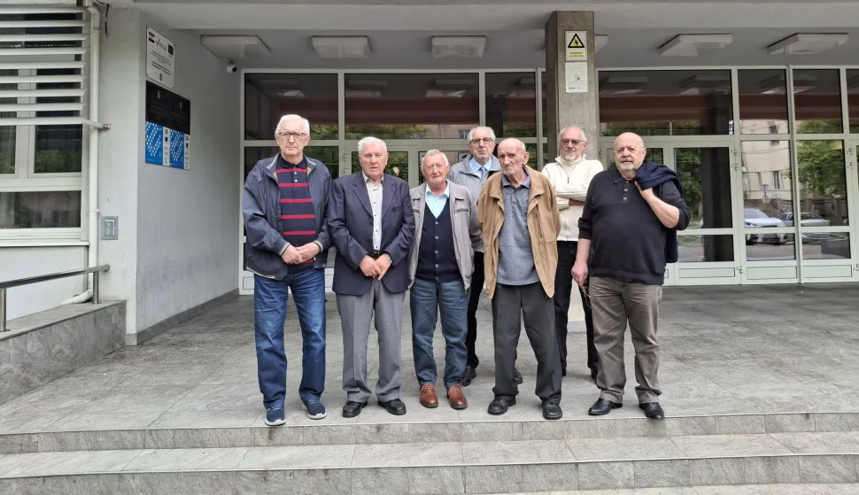 U povodu 60 godina mature, sastali su se ponovno biv&scaron;i učenici IVEa razreda nakada&scaron;nje Tehničke &scaron;kole "Nikola Tesla", generacija 1962. &ndash; 1966. Pozivu su odazvali sljedeći biv&scaron;i maturanti: Jovo Budimir, Darko Weis, Vladimir Eđed, Živko Madžarac, Miroslav Vičić, Zlatko Lacković, Bajazid Topalović, Tomislav Lendić i Ivan Tu&scaron;evski. U ugodnom druženju obnovili su lijepe uspomene iz &scaron;kolskih klupa.
