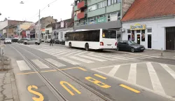 Osijek, 03. 02. 2025., Ulica J. J. Strosmayera, križanje Strossmayerova - Gornjodravska obala, autobusna stanica, obje strane, privremena stanica, autobusna stanica na tramvajskoj pruziSNIMIO BRUNO JOBST