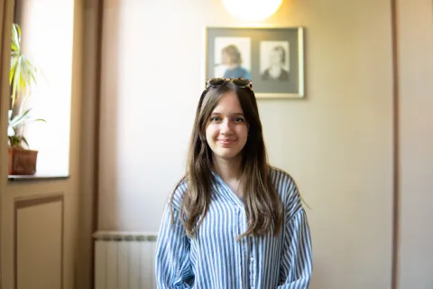 Osijek, 6. 5. 2026., Dina Molnar, darovita učenica iz matematičke gimnazijeDina Molnar; slikarica; slike; crteži; umjetnost; učenica; matematička gimnazija; darovitost