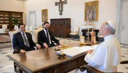 (FILES) This photo taken and handout on May 19, 2025 by The Vatican Media shows US Secretary of State Marco Rubio (L) and US Vice President JD Vance during a private audience with Pope Leo XIV in The Vatican. On May 8, 2025, Robert Francis Prevost became the first North American pope under the name Leo XIV. In one year, he distinguished himself by a prudent and measured style, a strong social sensitivity and a firm desire to unify the Church. (Photo by Handout/VATICAN MEDIA/AFP)/RESTRICTED TO EDITORIAL USE - MANDATORY CREDIT "AFP PHOTO/VATICAN MEDIA" - NO MARKETING - NO ADVERTISING CAMPAIGNS - DISTRIBUTED AS A SERVICE TO CLIENTS