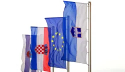 Osijek, 17. 04. 2025., zastava, zastave, EU, RH, OBŽ, Grad Osijek,. slobodnjak; slobodnjaciSNIMIO BRUNO JOBST