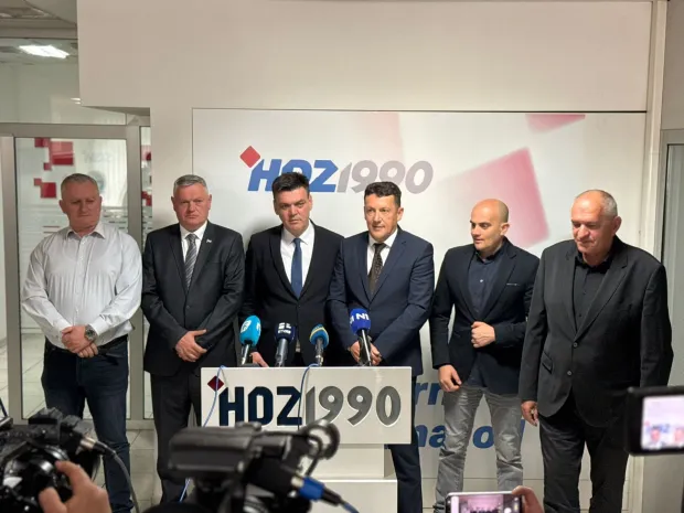 Mostar, 05.05.2026. - Zdenko Lučić postao je i službeno kandidat hrvatske oporbene političke petorke za hrvatskoga člana Predsjedni&scaron;tva BiH nakon &scaron;to su ranije najavili kandidaturu Darijane Filipović iz HDZ-a BiH i stranaka Hrvatskog narod nog sabora te Slavena Kovačevića iz Demokratske fronte Željka Kom&scaron;ića. foto HINA/ Zoran KRE&Scaron;IĆ/ tm