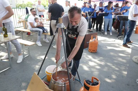 Osijek, 09. 05. 2026., Cvjetno naselje, MO, Čobanijada, Dan MO Cvjetno, čobanacSNIMIO BRUNO JOBST