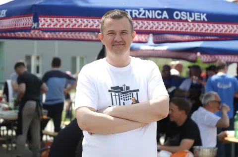 Osijek, 09. 05. 2026., Cvjetno naselje, MO, Čobanijada, Dan MO Cvjetno, čobanac, Marin Rebrina - predsjednik vijeća MO CvjetnoSNIMIO BRUNO JOBST
